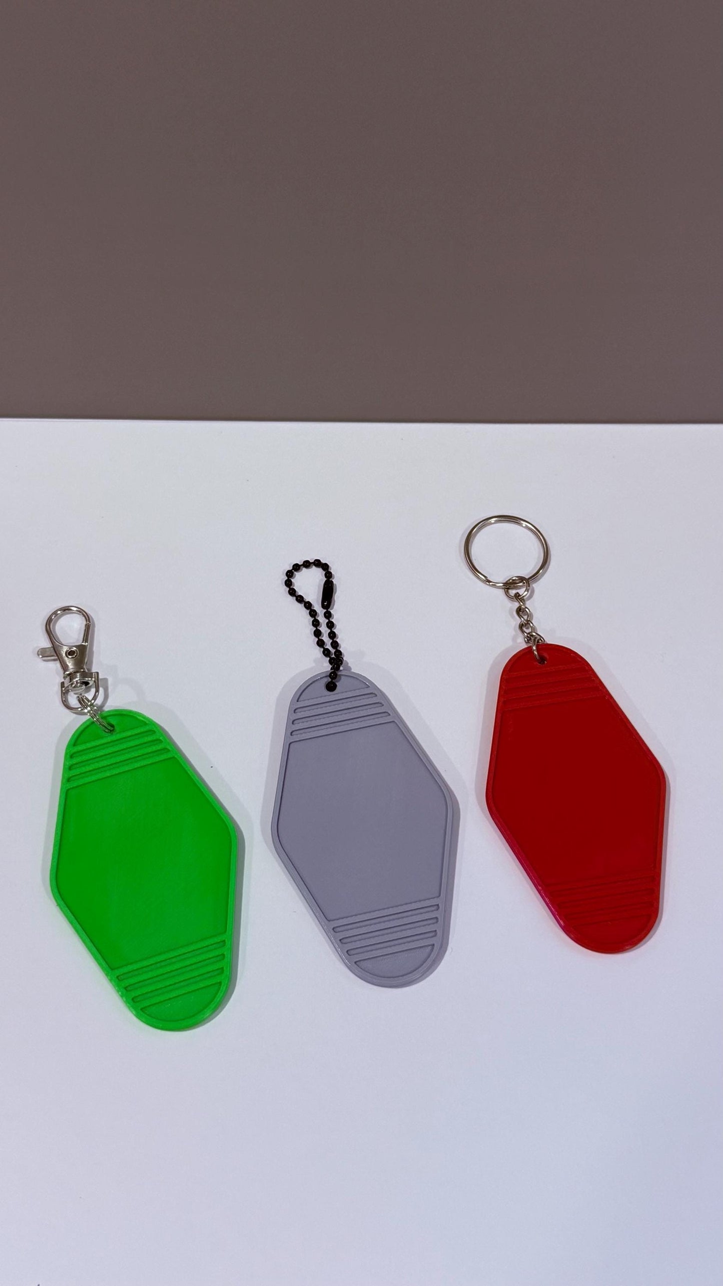 Retro Motel Keychain – 30+ Colors – NFC Option – Personalized Key Tag – Custom Gift – Bulk Discounts