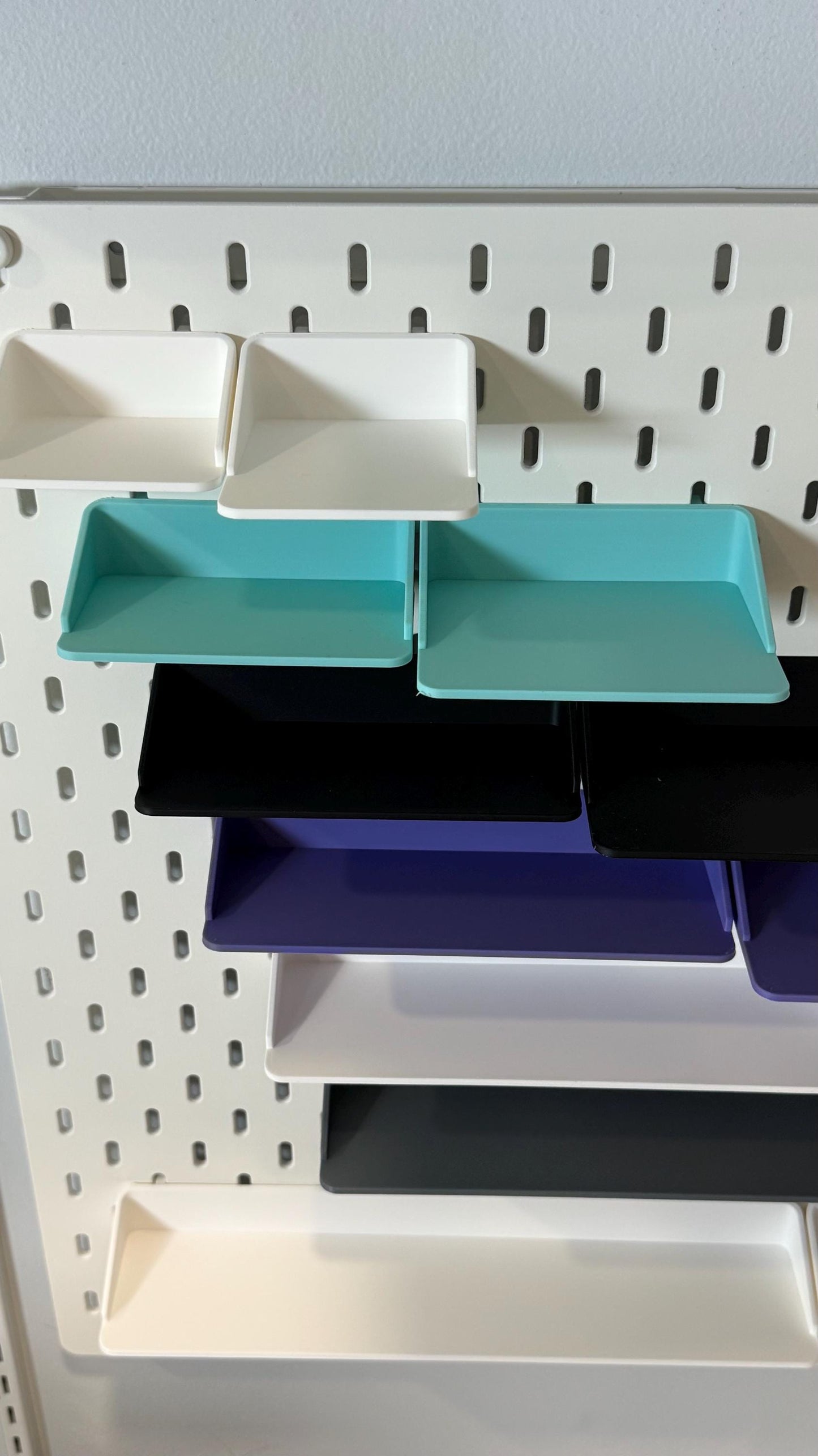 SKÅDIS One-Piece Shelf – Modular Pegboard Shelf with Built-In Hooks | 3D Printed in Multiple Sizes & Depths