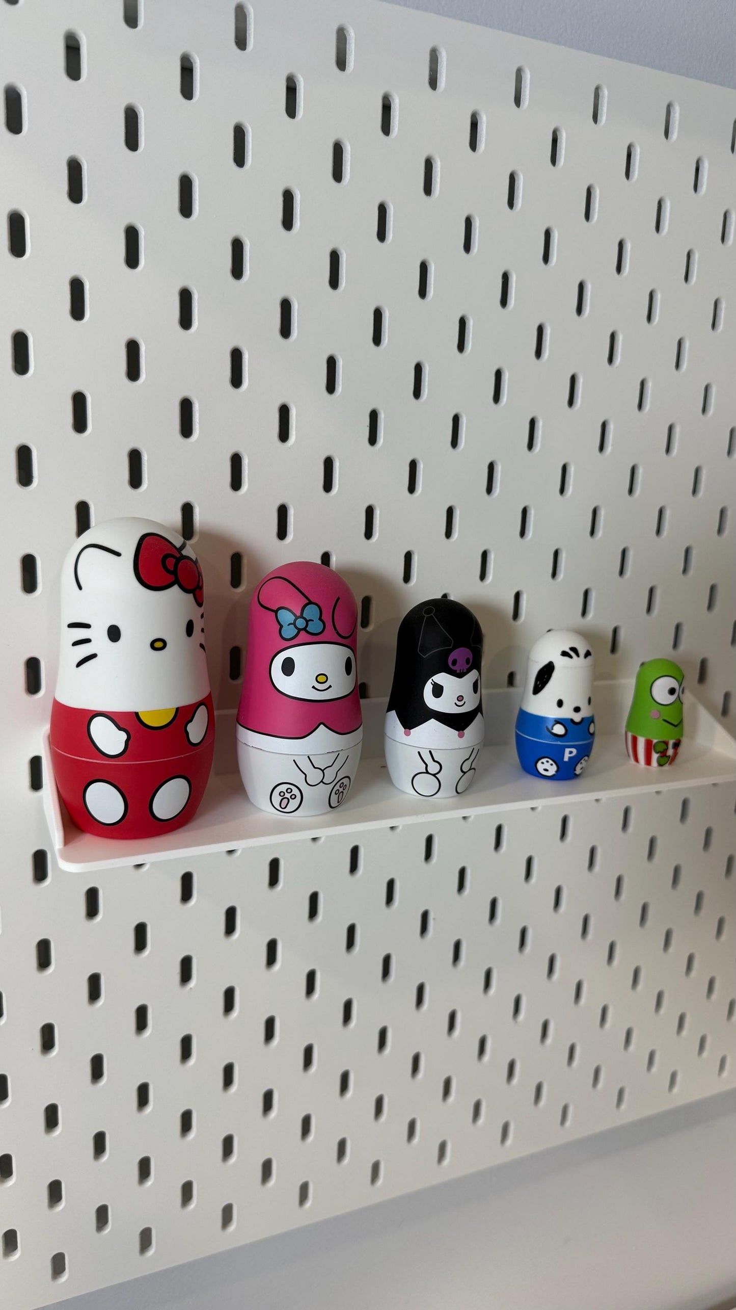 SKÅDIS One-Piece Shelf – Modular Pegboard Shelf with Built-In Hooks | 3D Printed in Multiple Sizes & Depths