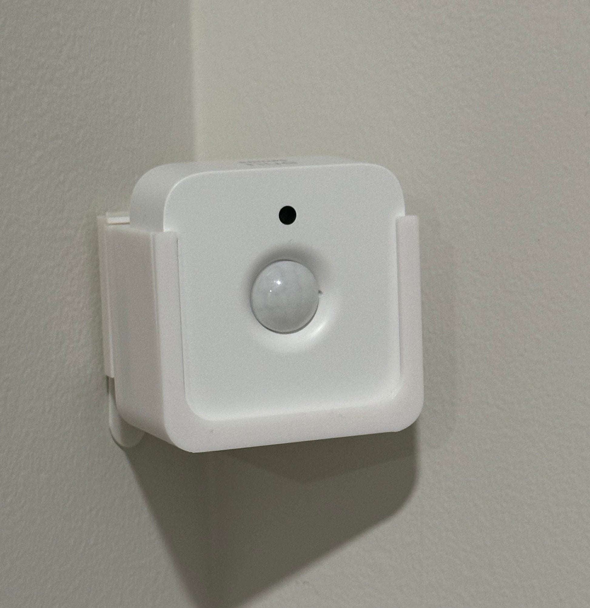 Hue Motion Sensor Multi-Mount – Magnetic Mount for Versatile Placement