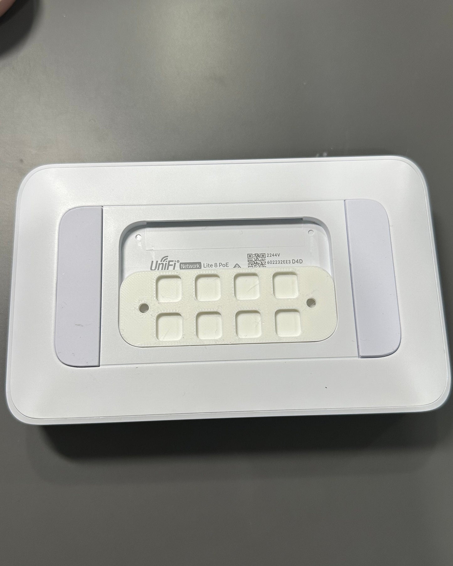 UniFi Lite 8 and 16 Port PoE Mounting Plate