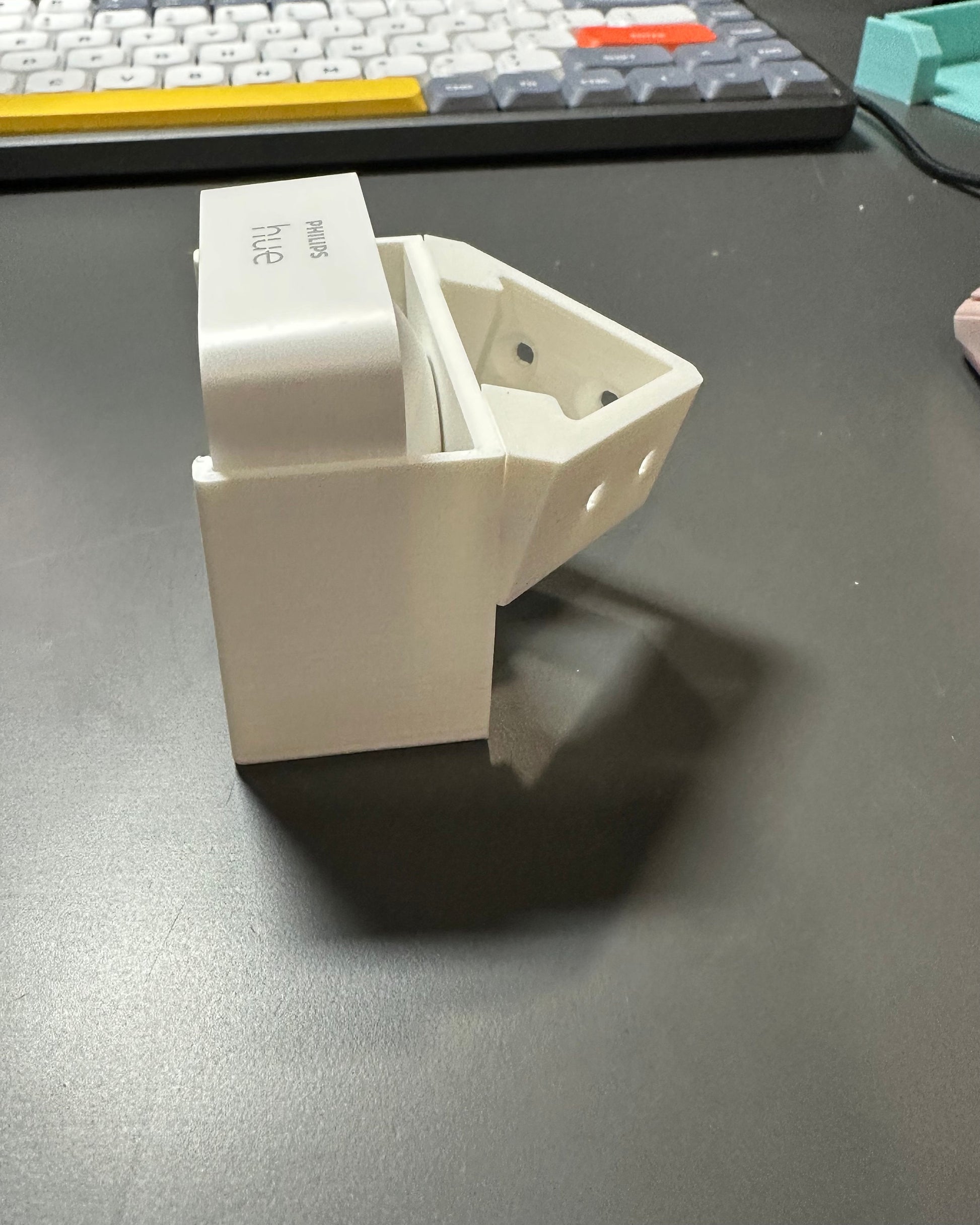 Hue Motion Sensor Multi-Mount – Magnetic Mount for Versatile Placement