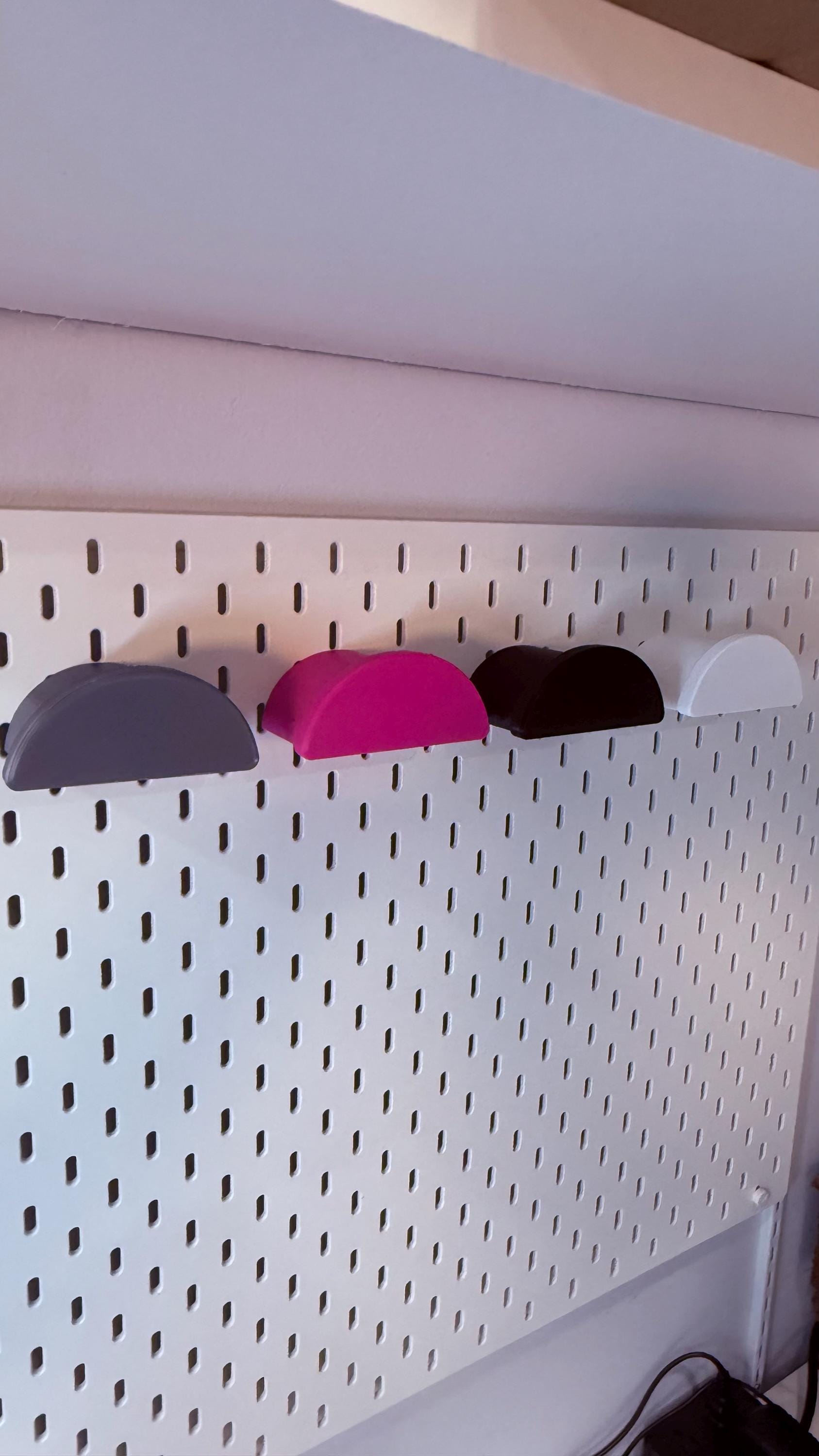 SKÅDIS Headset Holder – Secure, Stylish Storage for Your Gaming or Work Headset
