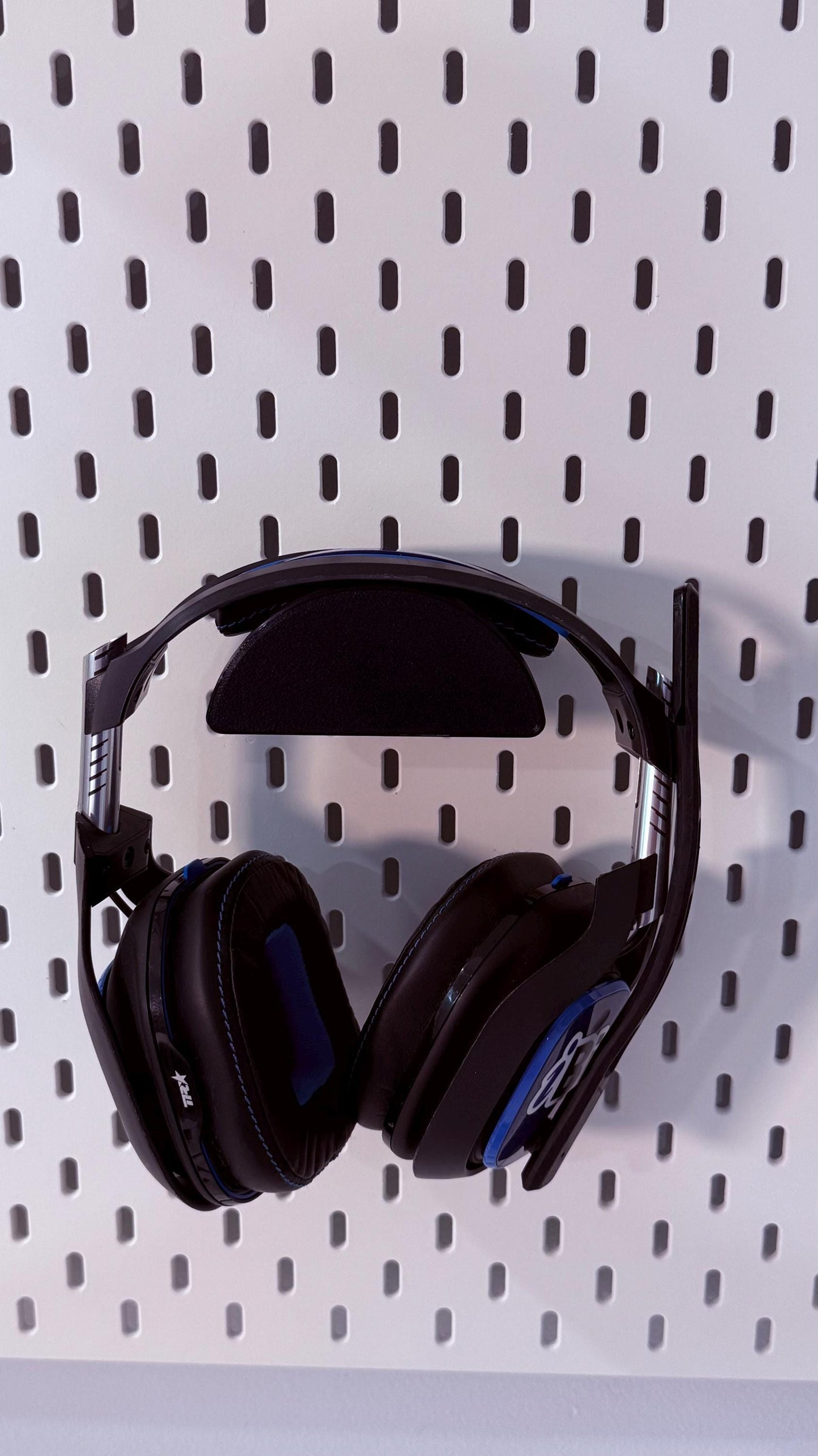 SKÅDIS Headset Holder - 3D Printed Wall Mount for Gaming Setup, Office, Headphones - Pegboard - 30+ Colors