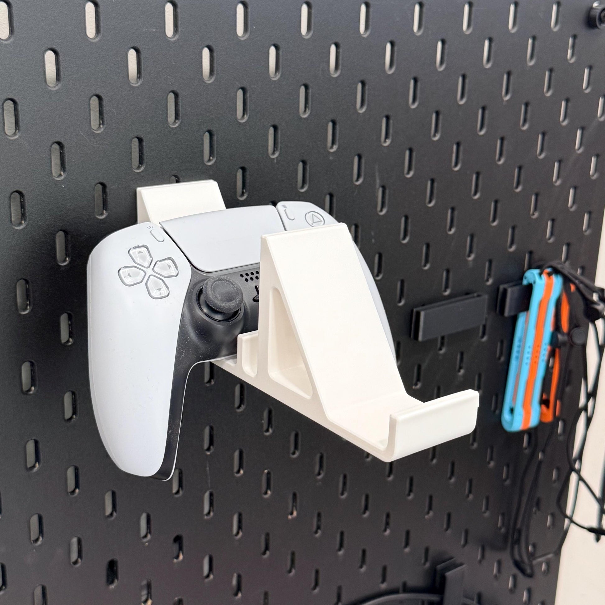 Controller Mount for IKEA SKÅDIS Pegboard - 3D Printed Wall Holder for Xbox, Playstation, Switch Pro - 30+ Colors