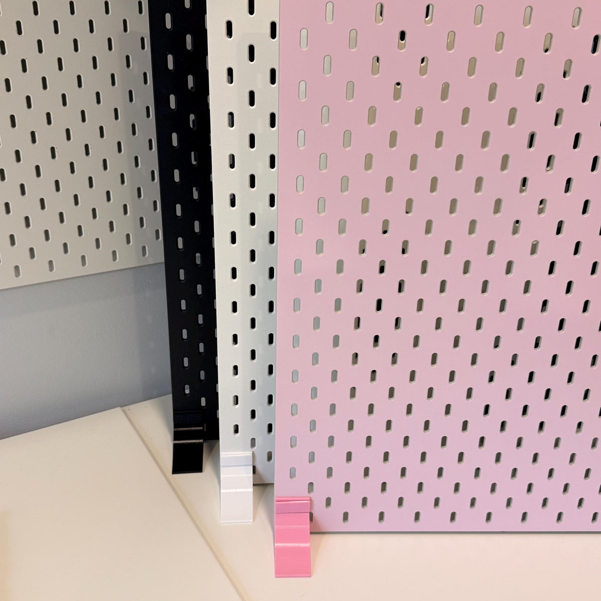 SKÅDIS Free-Standing Feet for IKEA Pegboard - 3D Printed Desktop Stand Attachment for Display, Crafts, Office