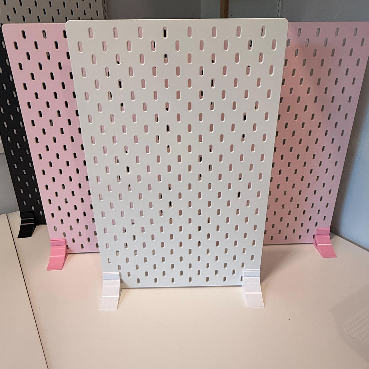 SKÅDIS Free-Standing Feet for IKEA Pegboard - 3D Printed Desktop Stand Attachment for Display, Crafts, Office